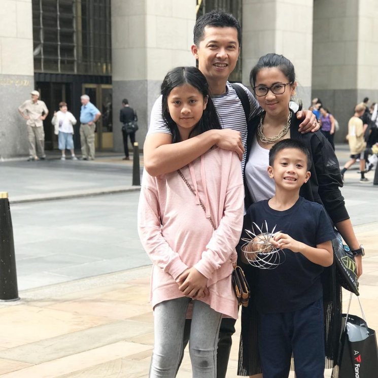 Taufik Hidayat, Ami Gumelar, dan dua anaknya (Instagram/@ami_gumelar)