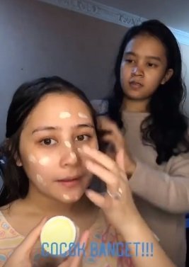 Prilly Latuconsina cuma pakai daster. [Instagram]