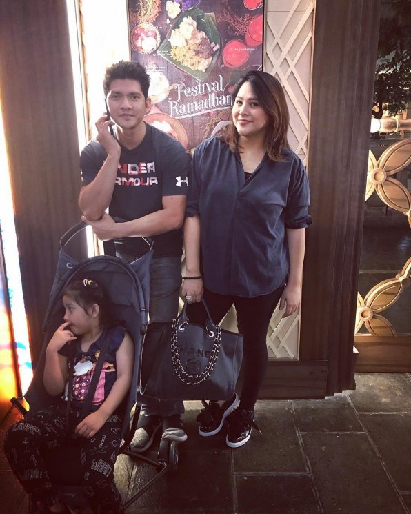 Audy Item dan Iko Uwais. (Instagram/@audyitem)