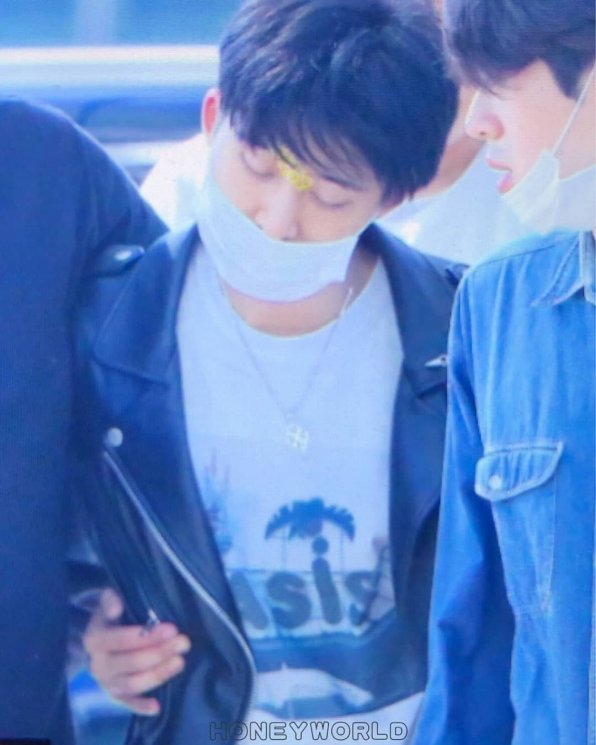 iKON kelelahan dan undang simpati. (Instagram/@ikon__update)