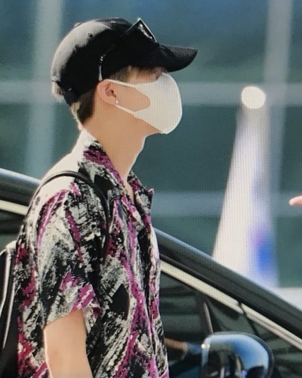 iKON kelelahan dan undang simpati. (Instagram/@ikon__update)