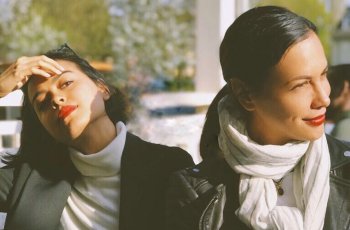 8 Ibu Artis yang Dipuji Awet Muda, Cantiknya Tak Lekang oleh Waktu