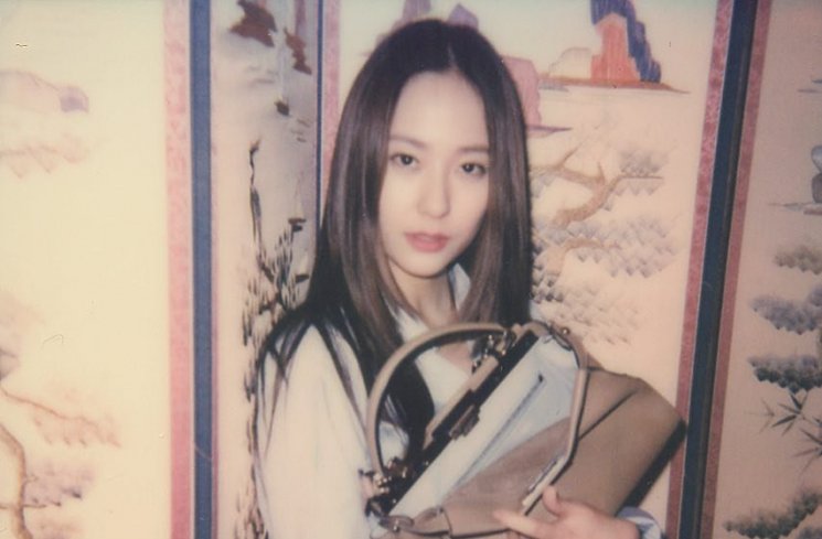 Dahi Krystal f(x). (Instagram/@vousmevoyez)