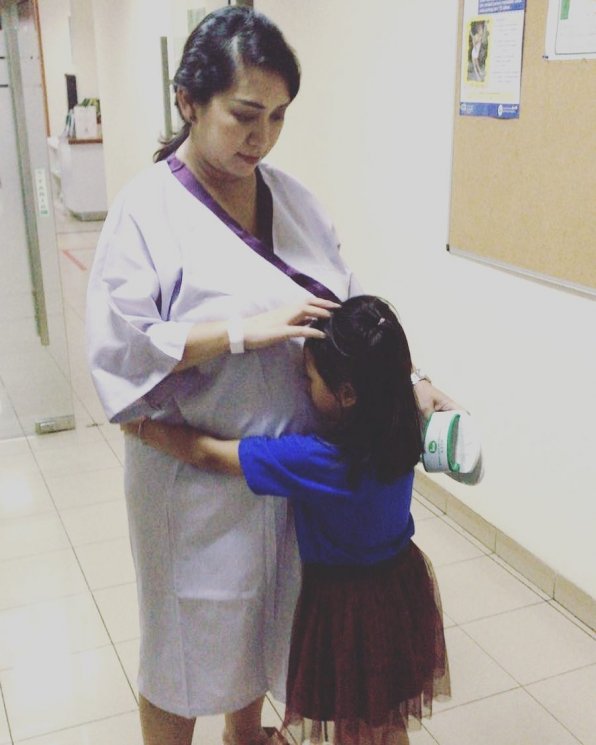 Istri Rian D'Masiv dan anak pertama (Instagram/@rianekkypradipta)