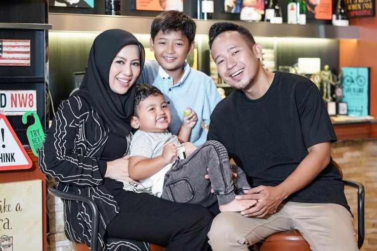 Keluarga Denny Cagur dan Arsha. (Instagram/@dennycagur)