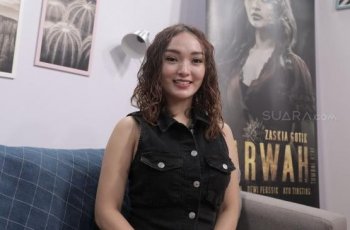 4 Gaya Mewah Artis Main Golf, Zaskia Gotik Bikin Pangling