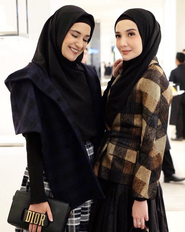 Shireen Sungkar dan Zaskia Sungkar. (Instagram/@shireensungkar)