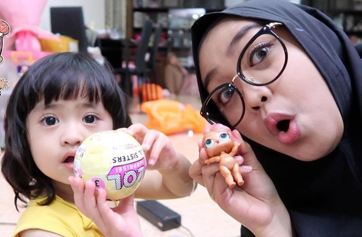 Ria Ricis dan Khadeejah. (Instagram/@riaricis1795)