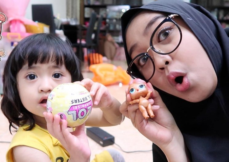 Ria Ricis dan Khadeejah. (Instagram/@riaricis1795)