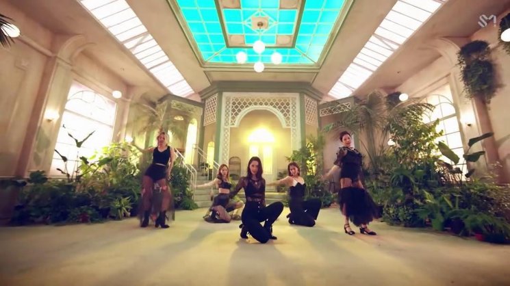 Oh!GG - Lil' Touch (Instagram/@yoona_skyoflove)