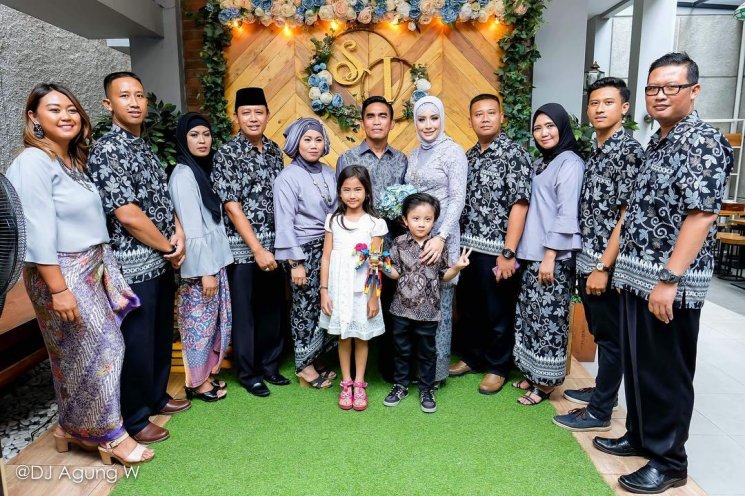 Lamaran Shinta Bachir dan Idham Masse. (Instagram/@shintabachir86_real)
