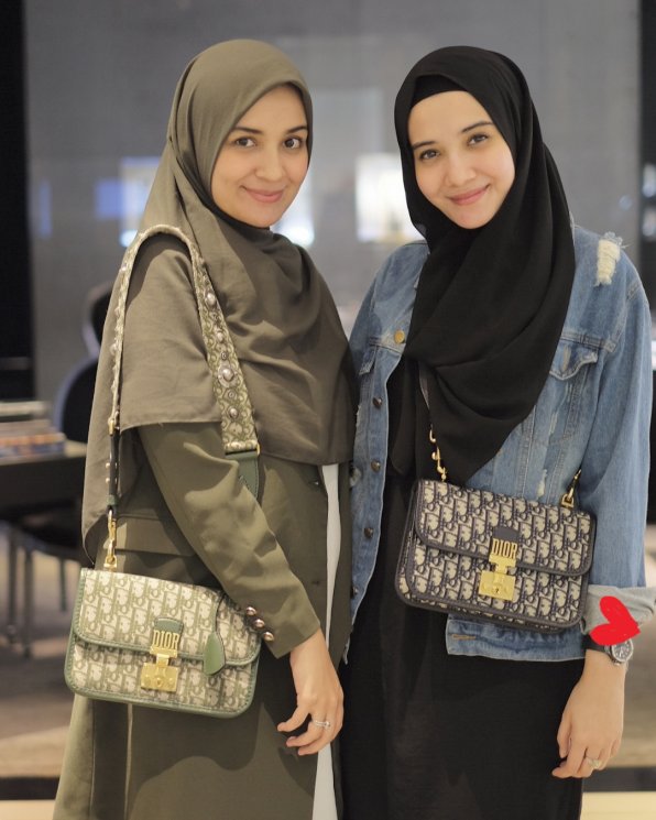 Shireen Sungkar dan Zaskia Sungkar. (Instagram/@zaskiasungkar15)