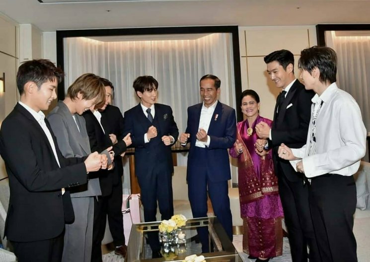 Super Junior dan Presiden Joko Widodo. (Instagram/@superjunior.zone)