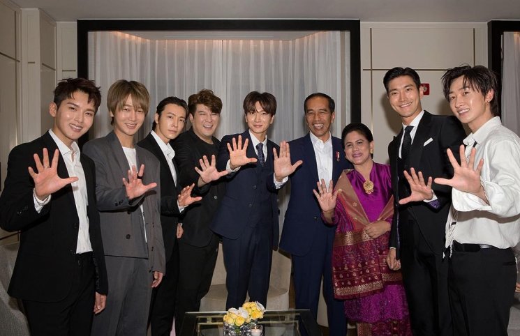 Super Junior dan Presiden Joko Widodo. (Instagram/@superjunior)