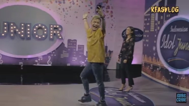 Rizky Febian salah tingkah ketemu Marion Jola. (Youtube/Rizky Febian)