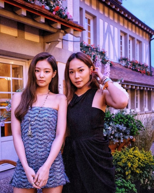 Ayla Dimitri dan Jennie BLACKPINK. (Instagram/@ayladimitri)