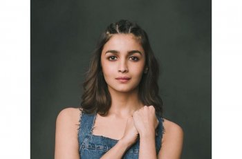 Pamer Punggung, 5 Gaya Busana Alia Bhatt Promosi Film Kalank
