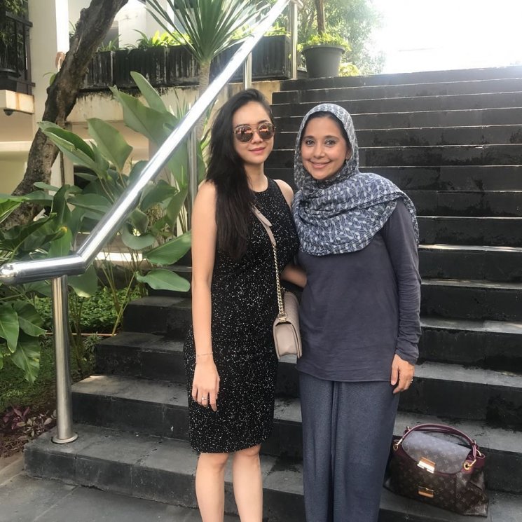 Ayu Azhari dan Aura Kasih (Instagram/@ayukhadijahazhari)