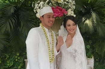7 Momen Sakral Pernikahan Putra Dewi Yull, Rama Sahetapy