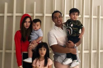 Rumah Besar Bak Istana, Ardi Bakrie Pilih Mandiin Anak di Ember Cucian
