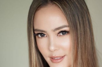 Duh, Foto Syur Mirip Cathy Sharon Beredar di Grup WA Sekolah Anak