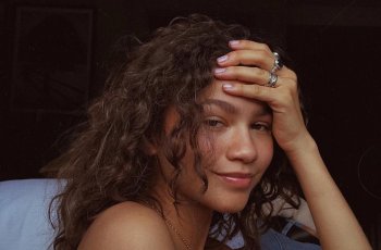 Jadi Artis Termuda yang Raih Emmy Awards 2020, Zendaya Cetak Sejarah
