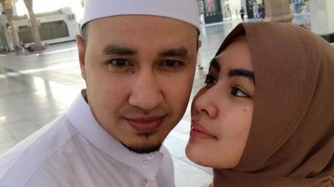 Kartika Putri bersama suami, Habib Usman bin Yahya. (Instagram)