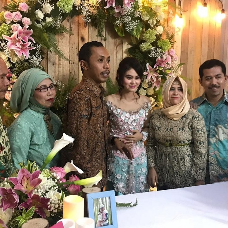Moment lamaran Furry Setya dan Dwinda Ratna. (Instagram/@erickestrada168)