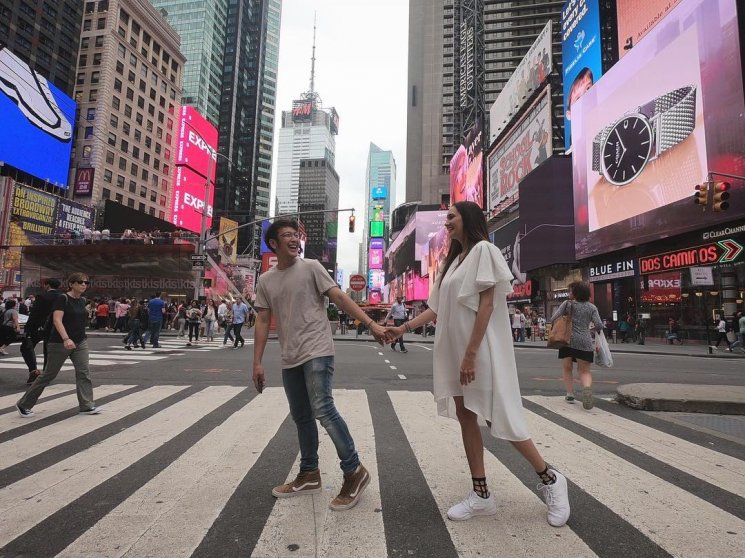 Nadine Chandrawinata dan Dimas Anggara di New York (Instagram/@nadinelist)