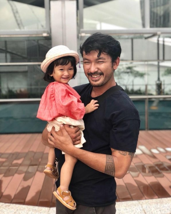 Rio Dewanto dan putrinya. (Instagram/@riodewanto)