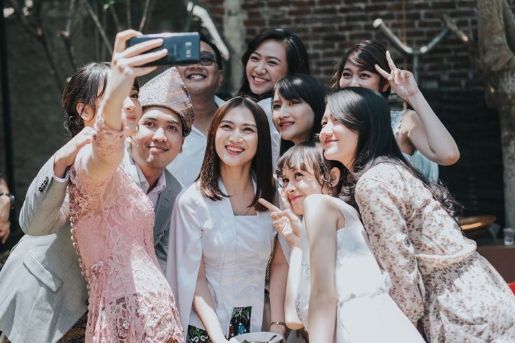 Acara lamaran Kinal eks JKT48. (Instagram/@redwhitephoto)