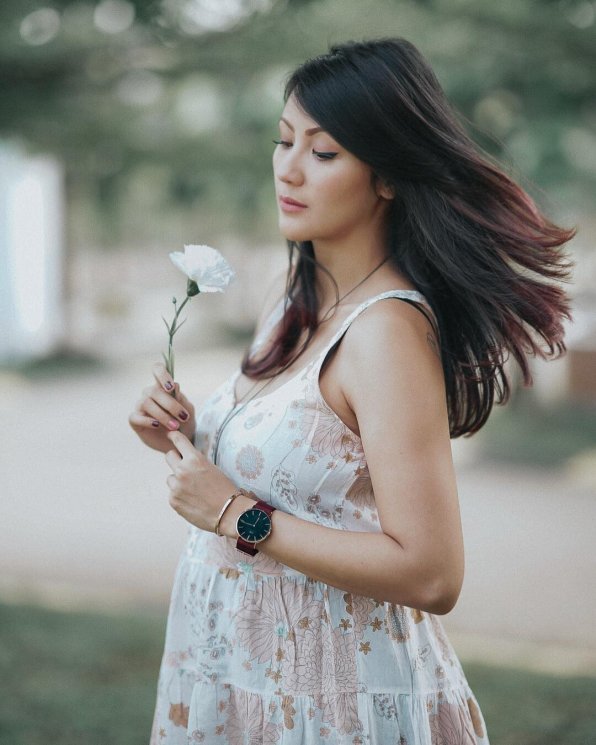 Potret kehamilan Sharena Delon. (Instagram/@mrssharena)
