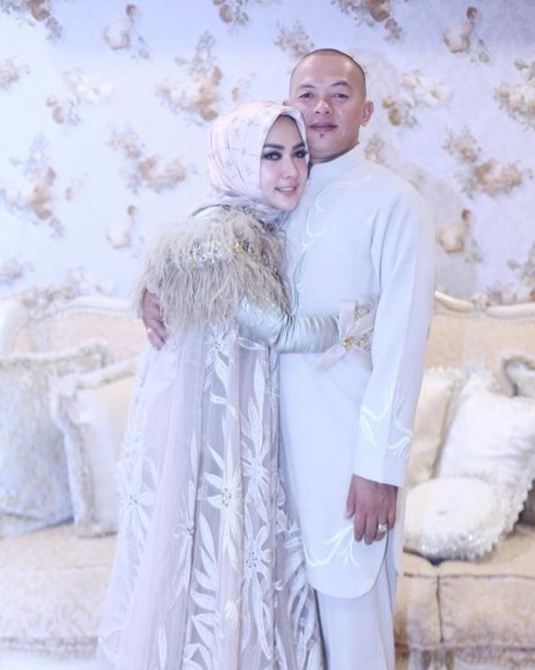 Syahrini dan almarhum kakaknya. (Instagram/@princessyahrini)