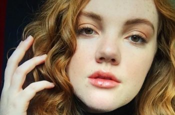 7 Potret Shannon Purser, Buktikan Cantik Tak Harus Kurus