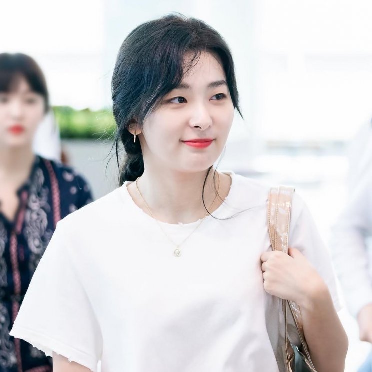 Senyum manis Seulgi Red Velvet. (Instagram/@seulgiredvelvet)
