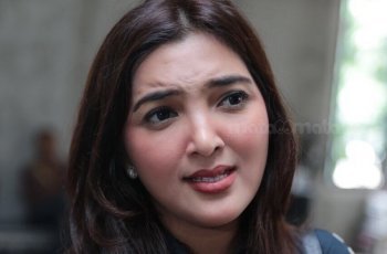 Demi Hadiri Pernikahan Karyawan, Ashanty Rela Jalan Kaki Lewat Gang Sempit