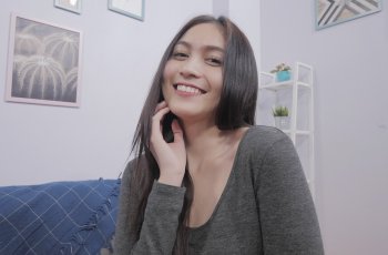 Digosipkan Dekat dengan Kevin Sanjaya, Ini 5 Gaya Liburan Denira Wiraguna