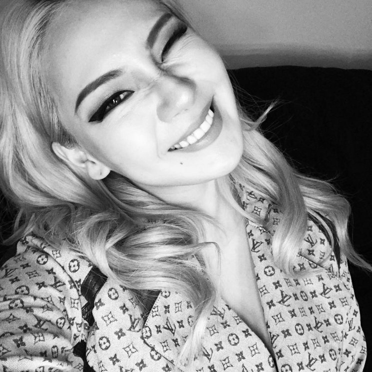 Senyuman manis CL. (Instagram/@chaelincl)
