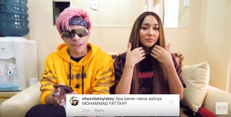 Atta Halilintar menanyakan identitas asli Lucinta Luna. (Youtube/ Atta Halilintar)