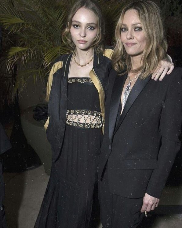 Lily-Rose Melody Depp dan Vanessa Paradis. (Instagram/@vanessaparadis)