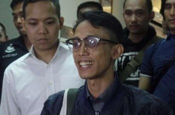 5 Anak Seleb yang Tak Diakui oleh Orangtuanya Sendiri, Miris