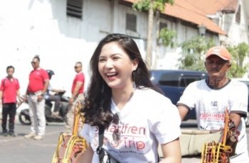 Tak Banyak yang Tahu, 4 Seleb Ini Derita Skoliosis