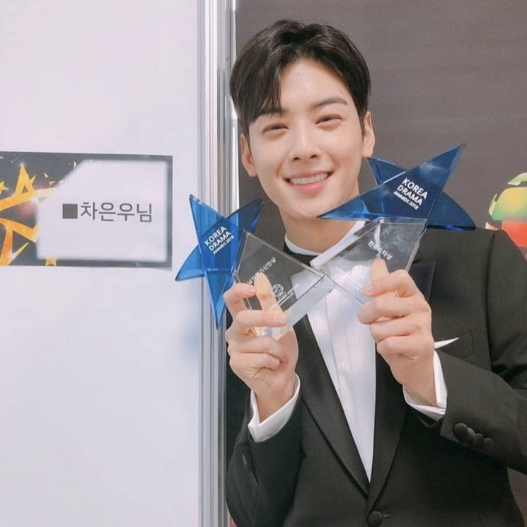 Cha Eun Woo menang penghargaan di Korea Drama Awards 2018 (Instagram/@kdrama_kpop_fanatic)