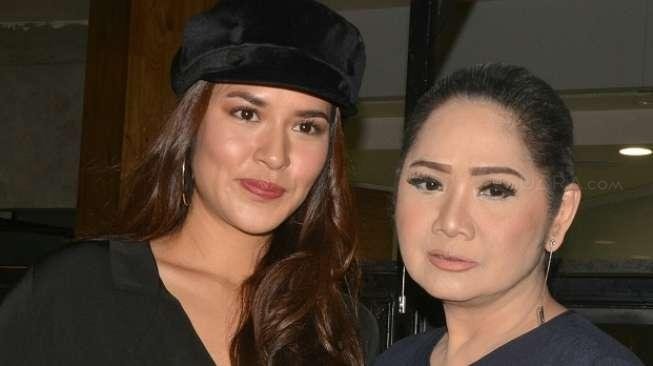 Raisa Andriana dan Vina Panduwinata. (Suara.com/Puput Pandansari)