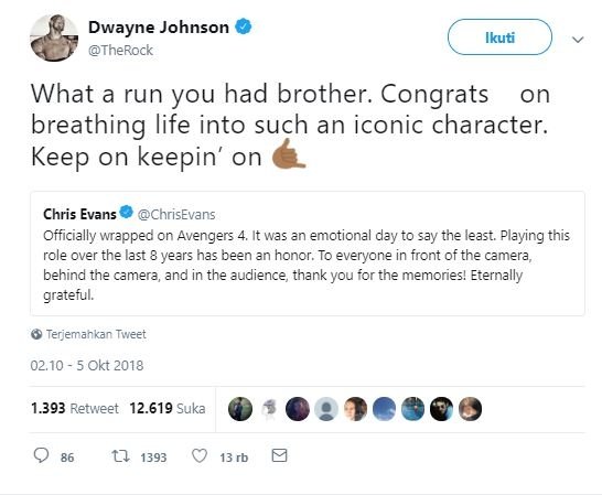 Reaksi Dwayne Johnson pada cuitan Chris Evans. (Twitter)