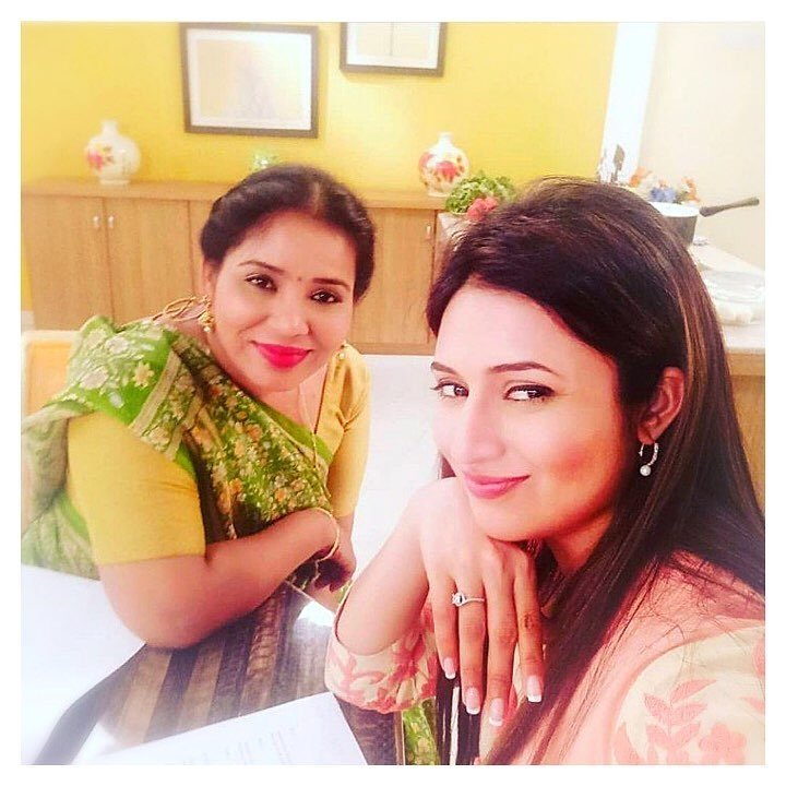 Neeru Agarwal dan Divyanka Tripathi (Instagram/@divyankatripathidahiya)