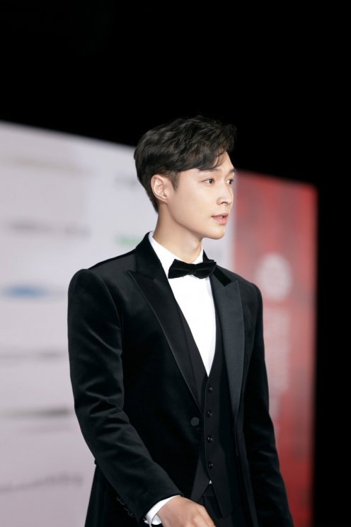 Lay EXO di Busan International Festival (Twitter/@lay_studio)
