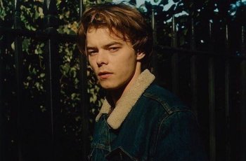 Charlie Heaton, Pemeran Stranger Things yang Mirip Harry Style