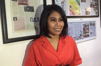 Akrab dengan Makeup, Ini 6 Paras Evi Masamba Tanpa Riasan
