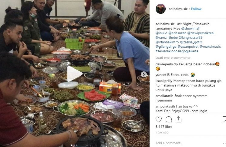 Selebriti berkumpul di rumah Soimah di Bantu, Yogyakarta. (Instagram/@adibalmusic